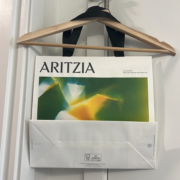 Aritzia - Shopper - Picture 2 of 4